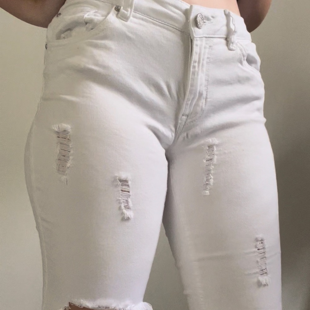 Refuge White Ripped Jeans